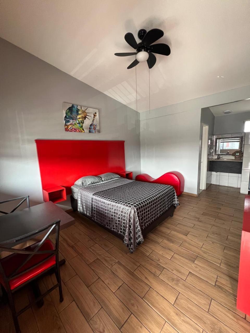 Hotel Luna Park Tijuana Buitenkant foto